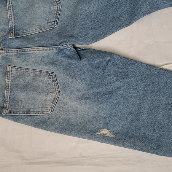 We the free woman's distressed light wash jeans size 25 - Picture 10 of 14